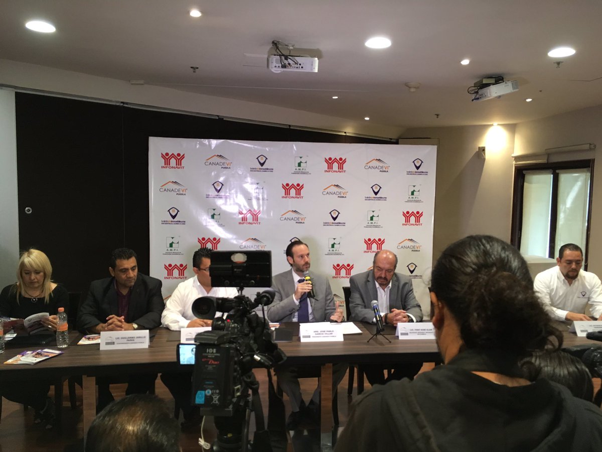 canadevi_puebla tweet media