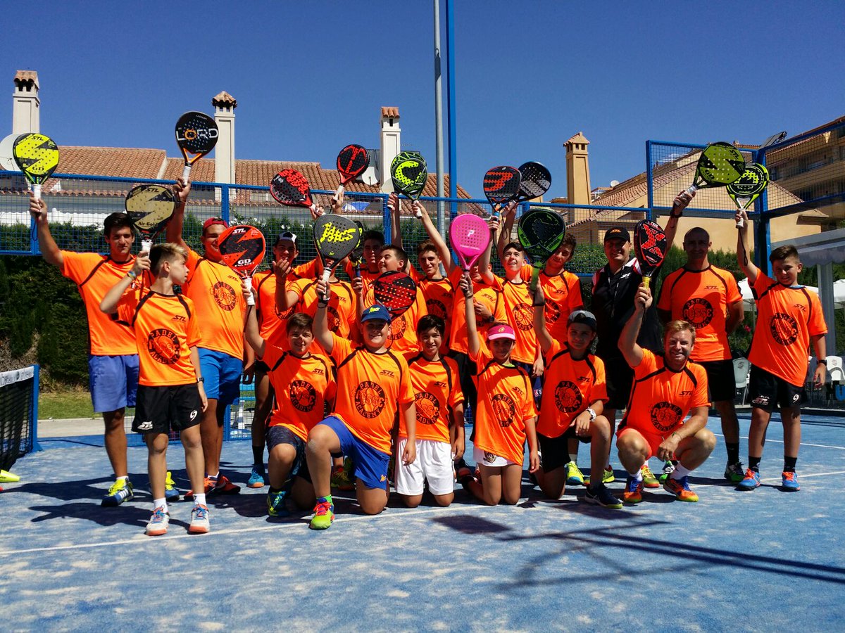 SteelCustom's tweet photo. Comienza el Campus de #Padel de Alta Competición patrocinado por #SteelCustom, en el club @padelfuengirola, #Fuengirola, #Málaga. https://t.co/3uKNT4dXUO