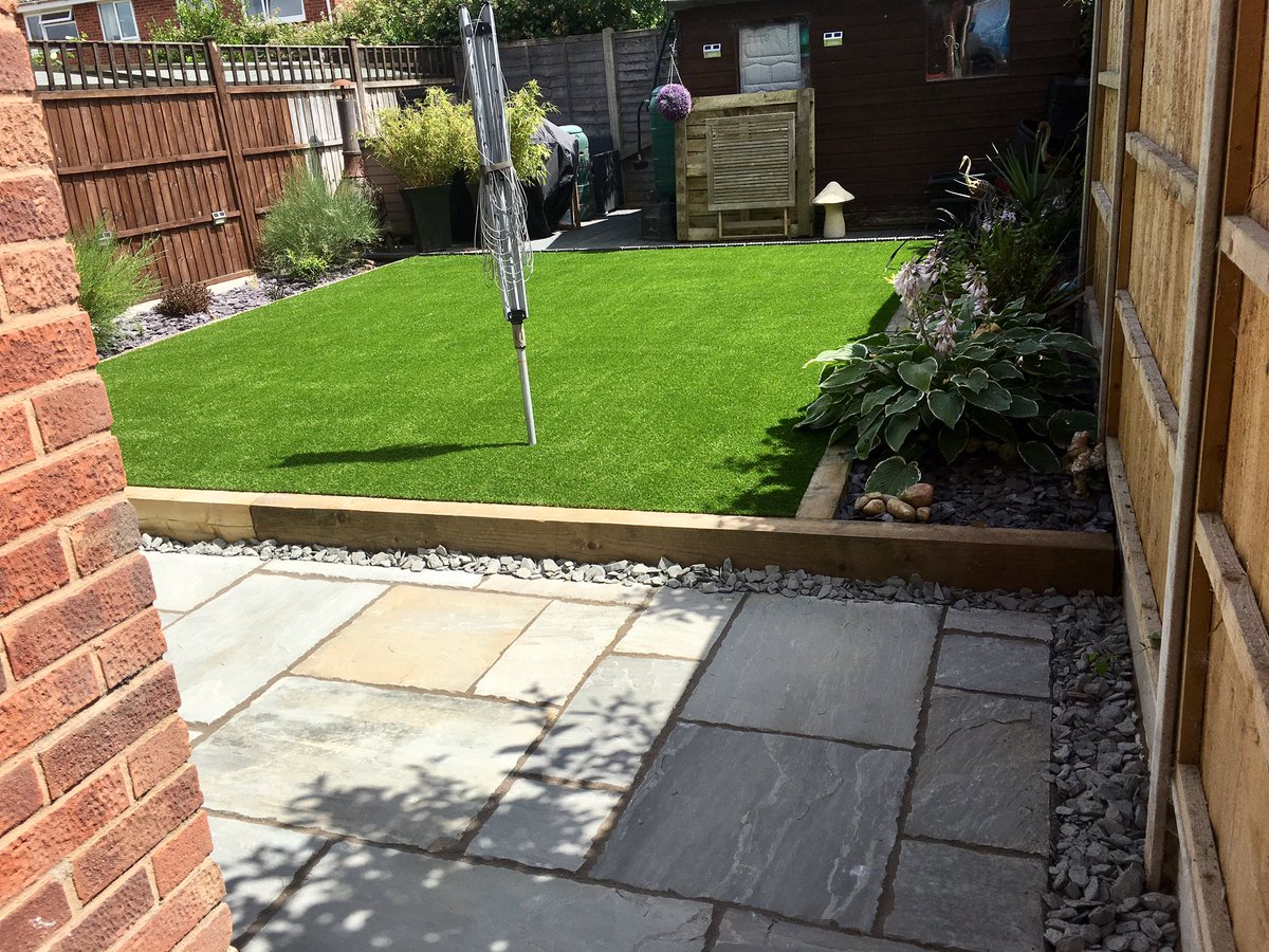 CMArtificial's tweet photo. A few pics from this weeks job, grey mixed paving topped off with @Trulawn_grass 'prestige' #artificialgrass #Herefordshire #landscaping https://t.co/PC4u279gTj