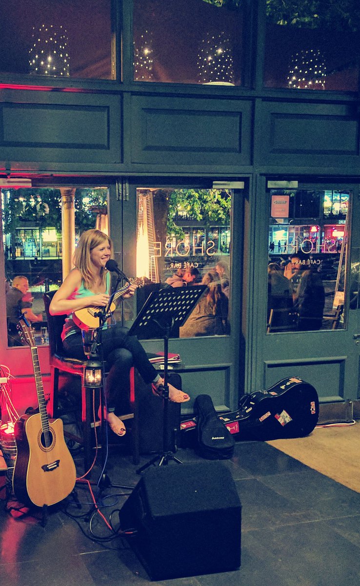 Channelling the phoebe from friends look on Saturday at <a href="/VisitBristol/">Visit Bristol</a> #smellycat #pippadaymusic 😂😂😂