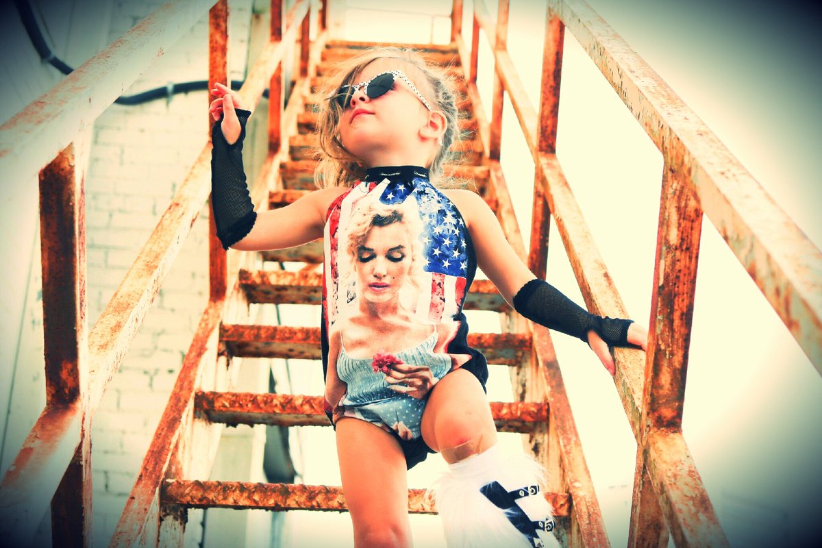 steampunkwolf52's tweet image. Marilyn and friend are ready for a #sale #4thofjulyweekend at steampunkwolf.com #cosplay #kidsfashion #girlsfashion #MarilynMonroe