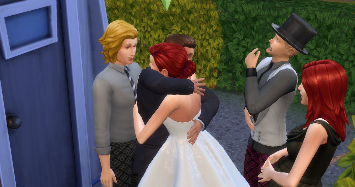 SimmingWithEm's tweet image. Carley and Mario are such a gorgeous couple 💕