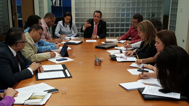 exotdo's tweet photo. #Evaluan. Autoridades venezolanas evaluaron nuevos planes para el fortalecimiento de la Zona Económica Petrocaribe https://t.co/gX7CdhdVJ2 https://t.co/dYenaEFyab