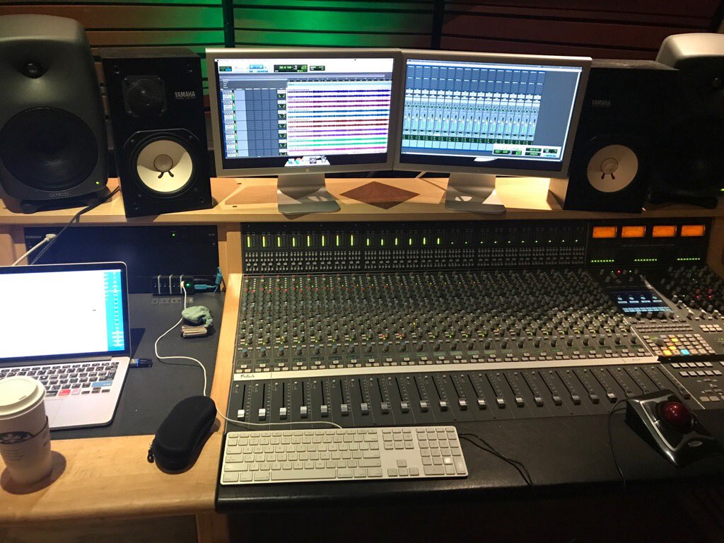 DJBrianVasquez's tweet photo. New beginnings ;) #bnvstudios #studiolife #morecomingsoon #Reggae #krookedtreez #producer #ProducerLife #ready https://t.co/3MAqJs2D8q