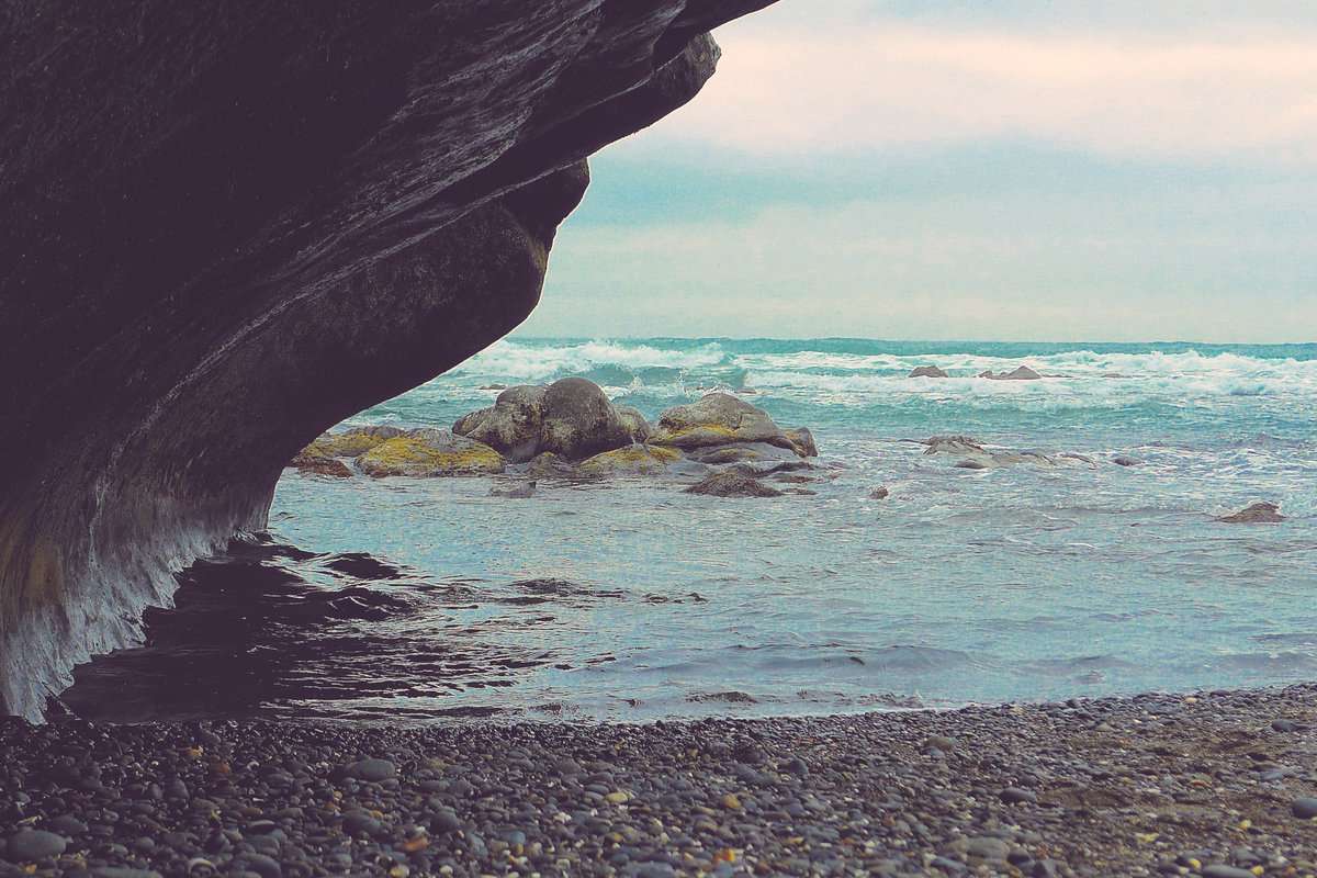 sandramardene's tweet photo. @ds106dc #tdc2002 #ds106 My growlery,  Bray's Point Cave south of Bob Beach just before you get to Cape Perpetua. Find it &amp; meet me. https://t.co/Q9G55gCSi0