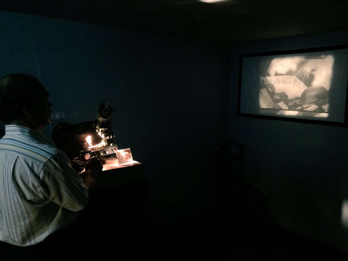Yishabelle's tweet photo. Mr WONG collection includes several 8mm&super8 projectors that work! The none digital is so beautiful. #CelluloidLove #MissingOldTime https://t.co/n4SpEHpq5q