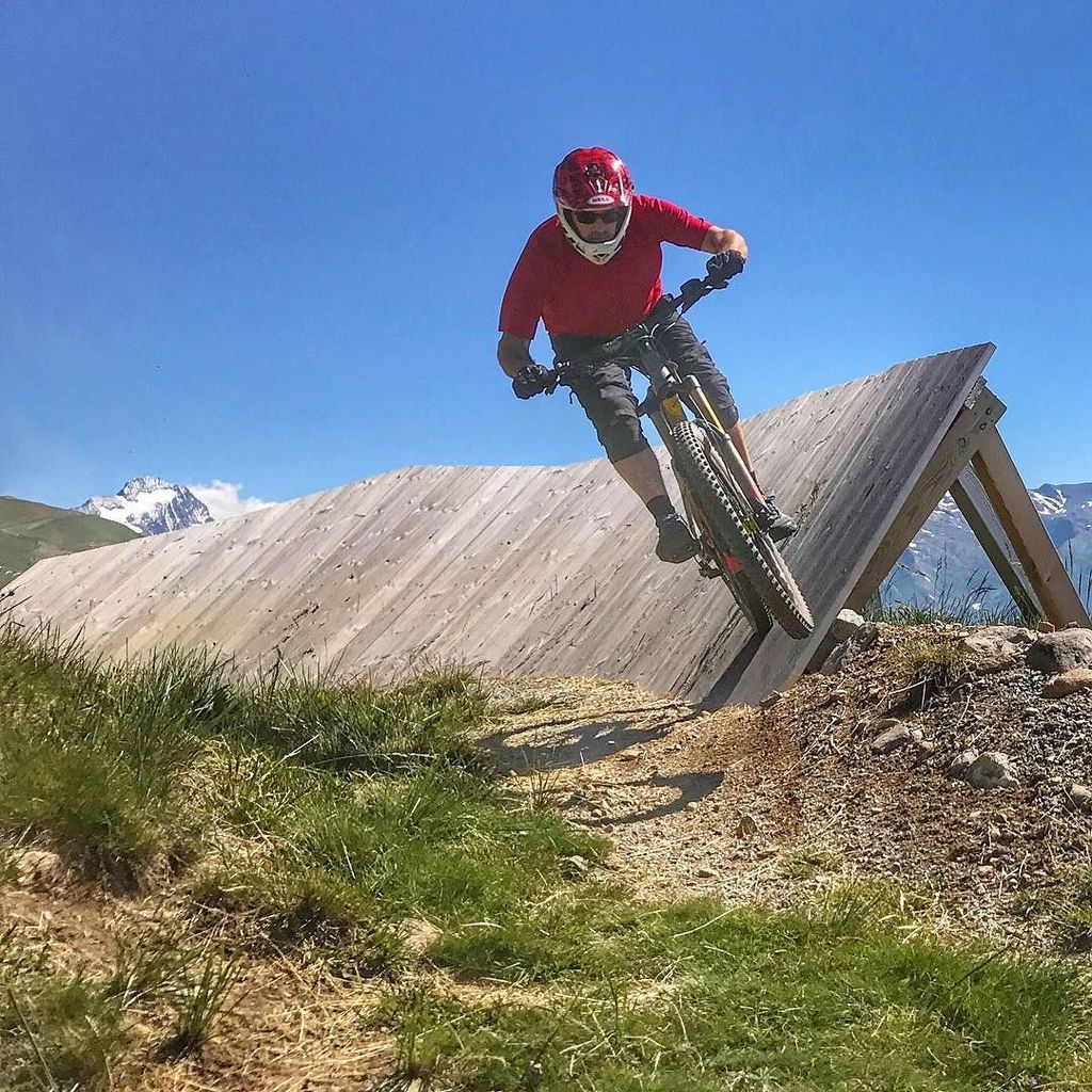 Playing in the park today with <a href="/4x_davi/">dave 'davi' roberts</a> @life_of_lewisss on the @haibikeuk #nduro90 #haibike #nduro #wallride ebik… ift.tt/2sjjnH8