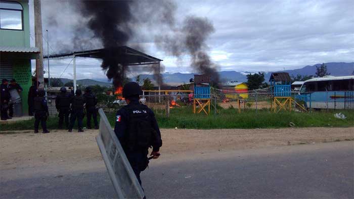 ContraProMx's tweet photo. Reportan muerte de un menor de 11 años y su padre luego de enfrentamiento entre colonos de la Vicente Guerrero y FP 14 de Junio #Oaxaca https://t.co/WdHxtPeSZs
