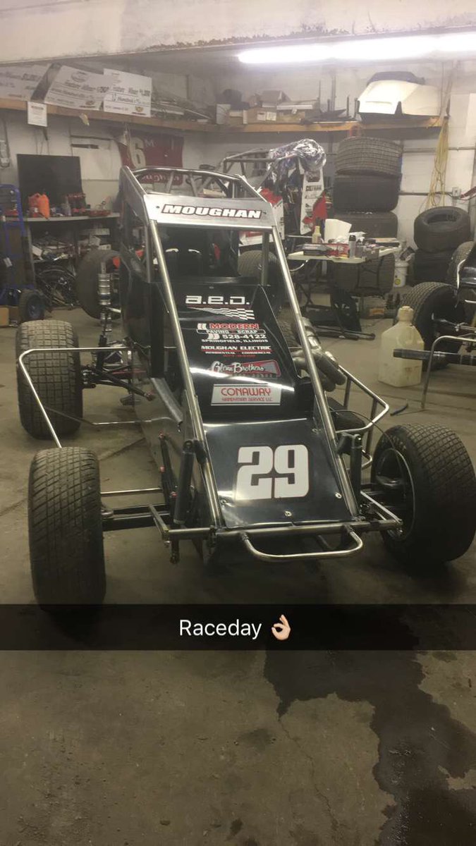 Jracer2m's tweet photo. Shop is a wreck!  But car is built and read to race tonight 👌🏼. Hometown show https://t.co/Q9Wiw0RAWi