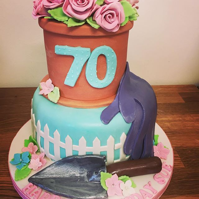 HWLcakes's tweet photo. Delicious#richchocolatecake #flowerpotcake for Sue who turned 70 this week. #hwlcakes #producedinkent #handmade… https://t.co/2q7RidpBrU https://t.co/ZWfTCdkwbG