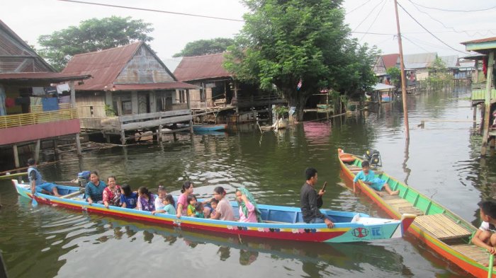 Mega_mea's tweet photo. Sudah Sebulan, Ratusan Korban Banjir Wajo Belum Dapat Bantuan - Tribun Timur https://t.co/CyhkM6tmpn #berita https://t.co/gtsi9BZRXR