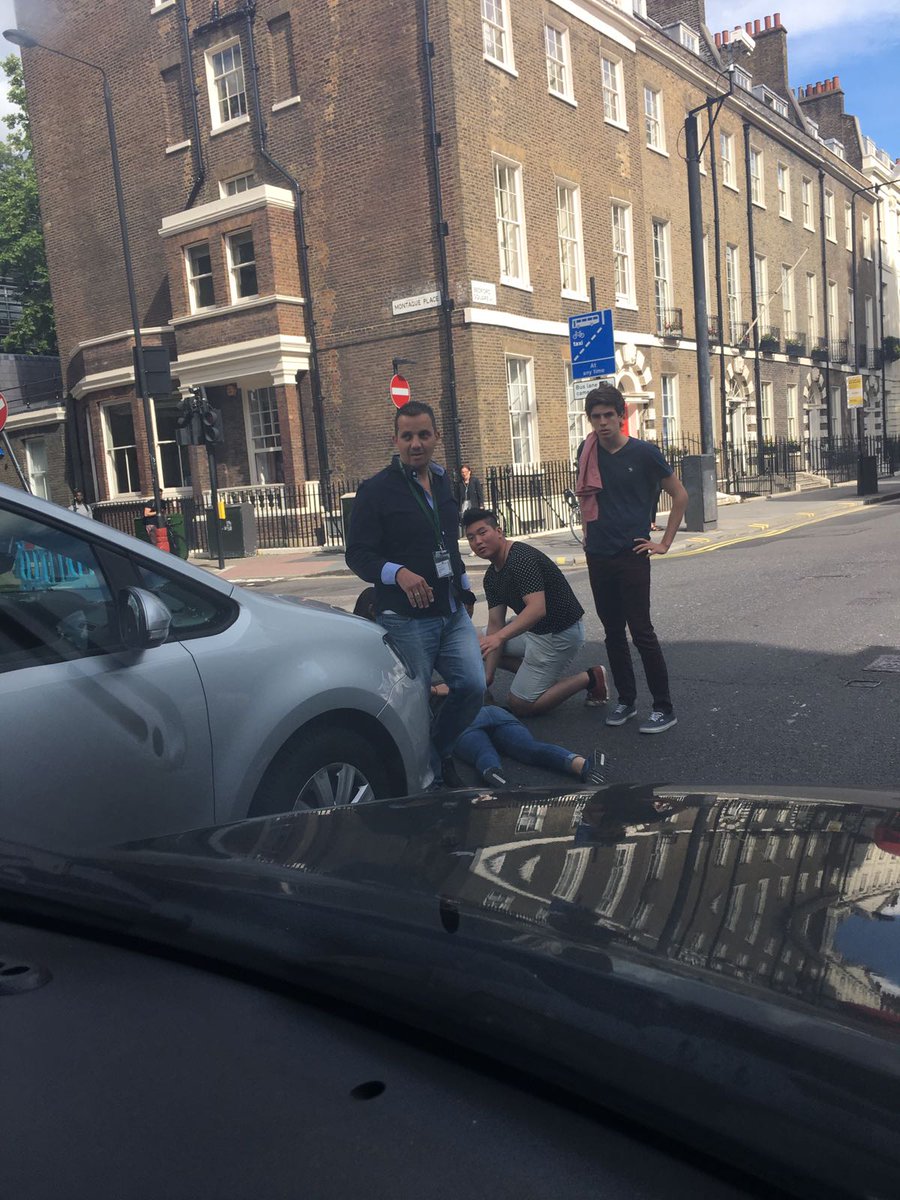 escabar10's tweet photo. Gower st now..uscum hit a pedestrian #ubered https://t.co/zheFdb2vtO