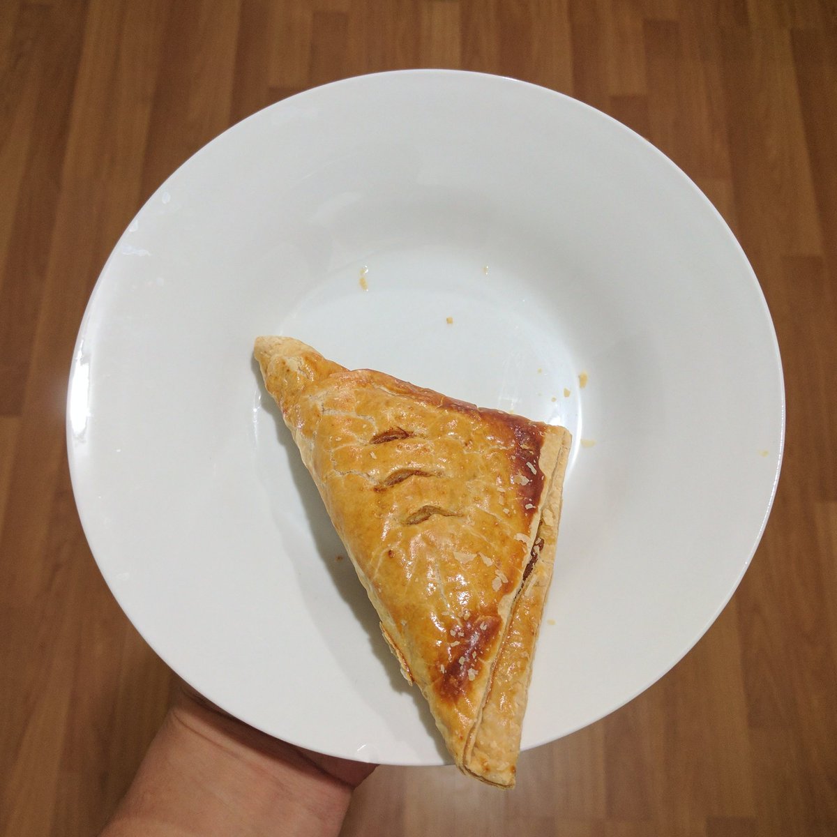 sommattuu's tweet photo. พัฟกะหรีไก่ (pafgarigai) = chicken curry puff. #languagelearning #thailanguage #foodname #vocab https://t.co/YWMl0W57oN