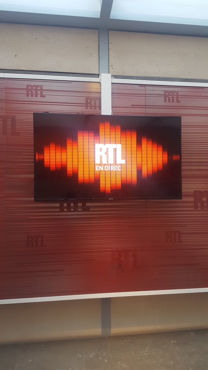 FWApp's tweet photo. Vous êtes prêts à dire adieu à la #filedattente aux Tours de #notredame ? #JeFile vous explique comment sur @RTLFrance https://t.co/4wBnjrcI8G