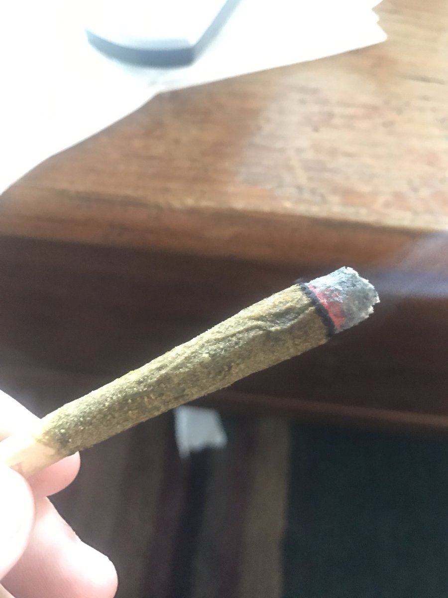 ReeferWisdom's tweet image. When bae comes out of the bathroom wearing her keef robe 😍 #keef #joint #extrabaked #weed