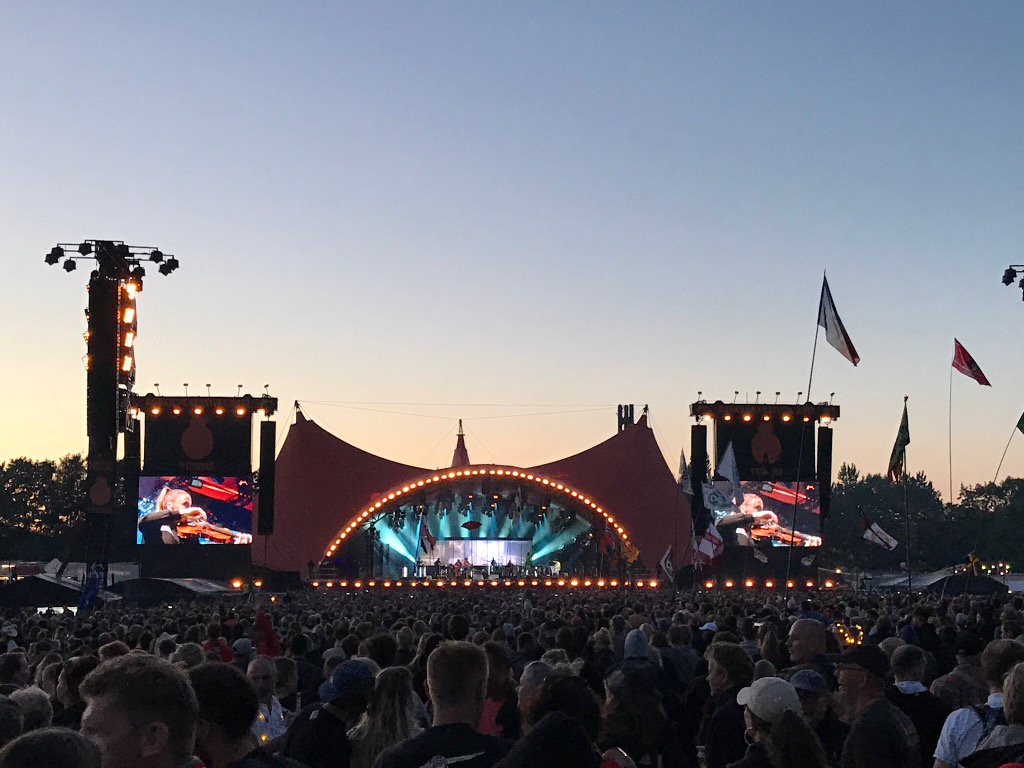 OvePedersen1's tweet photo. Roskilde Roklub 33 frivillige har igen i år haft nogle fantastiske dage med øl salg foran Orange ved RF 17 https://t.co/ys8uHlfKHJ