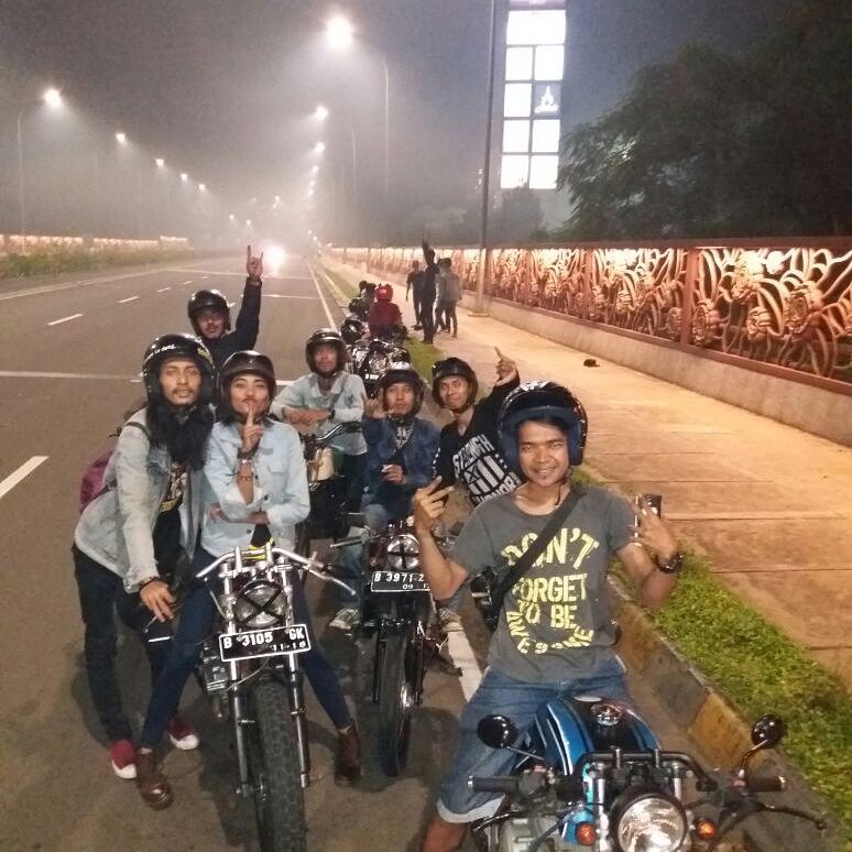 Demonsthrasher's tweet photo. Senengnya bareng2 https://t.co/gnJE95Gj3B