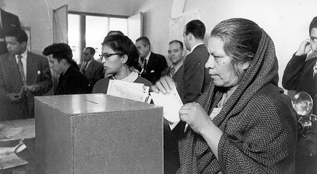 VocesFeminista's tweet photo. #México | 3 de julio de 1955: Por primera vez la mujer mexicana emite su voto https://t.co/MjpCVvNkGN #VotoFemenino https://t.co/IIOBNYMKmP