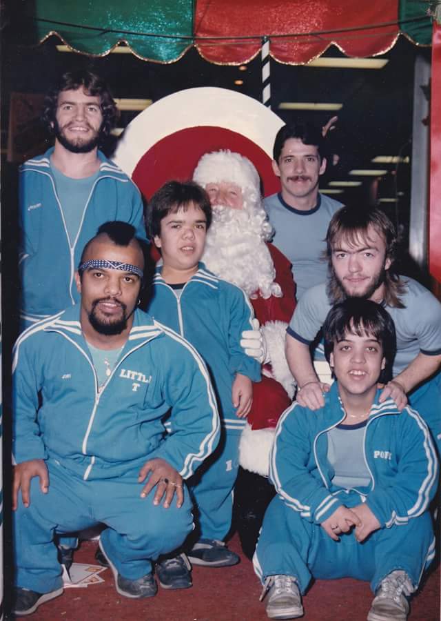 MrDwarfman's tweet photo. #CanadianHalfPints #DwarfBasketBallTeam #BackInTheDay #1983 https://t.co/Mer3m4ivXB