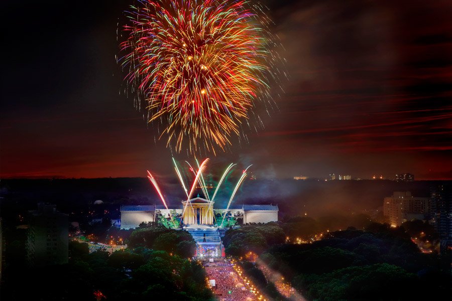 WindsorSuites's tweet photo. Don't miss out on the epic firework show @philadelphiamuseumofart Book your stay now! See the action just outside #FourthOfJuly #fireworks https://t.co/ym3n8uUzhg