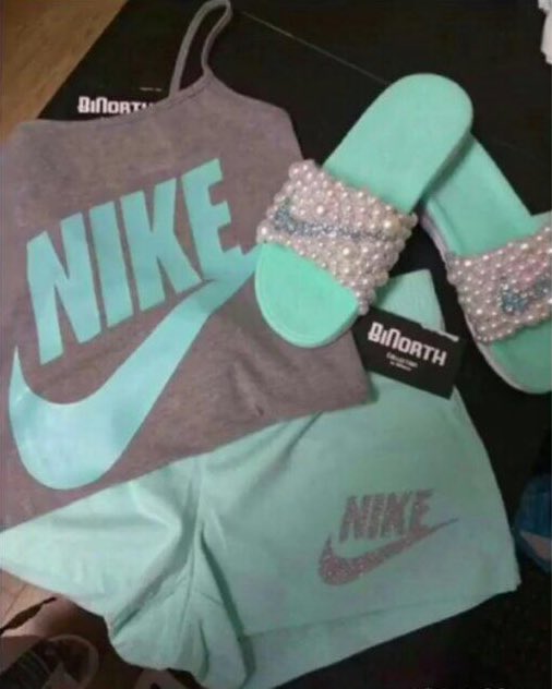 holdmillie's tweet image. ES VERDE Y GRIS QUE TIENEN EN LOS OJOS OJALA SE MUERAN