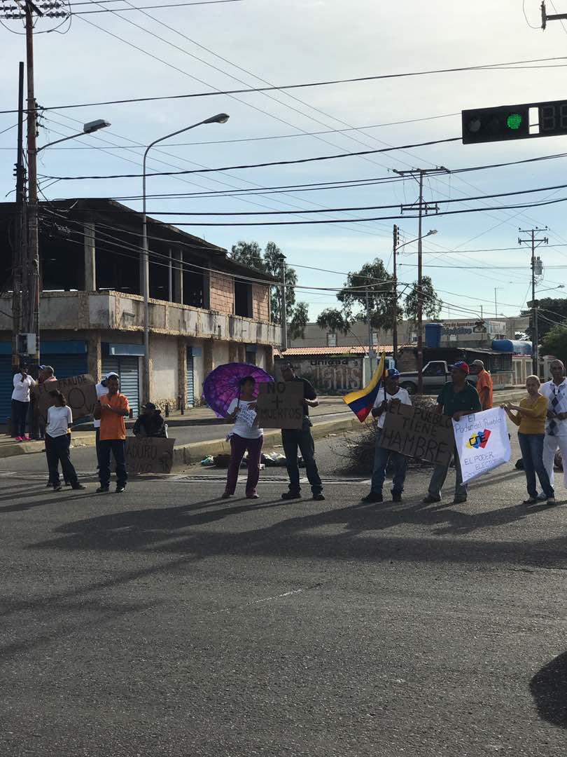 #Cabimas despierta, si no reclamas tus derechos seguirán robándose lo que como venezolano te pertenece.
#PlantonCabimas #NoAlaConstituyente