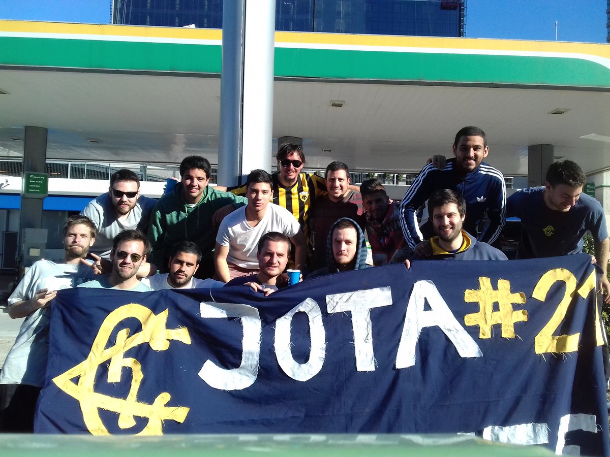 ChampagnatU's tweet photo. A remarla de atrás.. estamos acostumbrados y nos encanta!! #vamoschampa https://t.co/OKtJKHtNO6