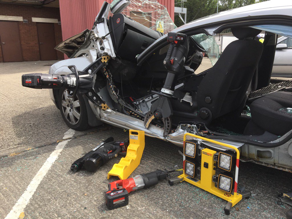 Why not enhance the perfect E-Force 2 rescue kit with new Quicklight and M28 recip saw...same batteries.. perfect 👌🏼