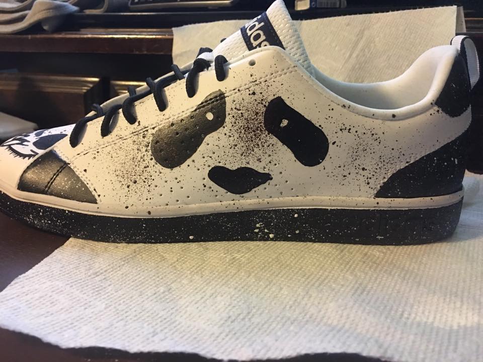 309CustomKicks's tweet image. The very first custom that pretty much got this all started by Dennis one our artist. #Panda #309CustomKicks