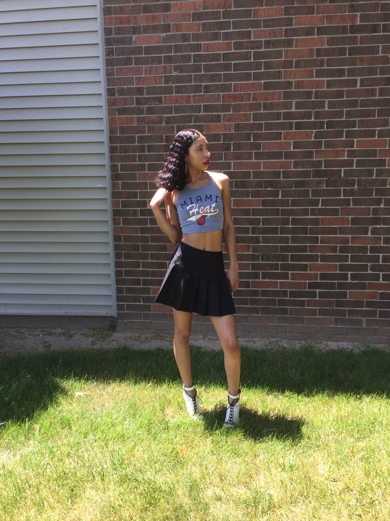 CallMeMissCarta's tweet photo. And you just might see things the way I do 😏 #heyluv #ootd #lotd https://t.co/lSAWHAf24a