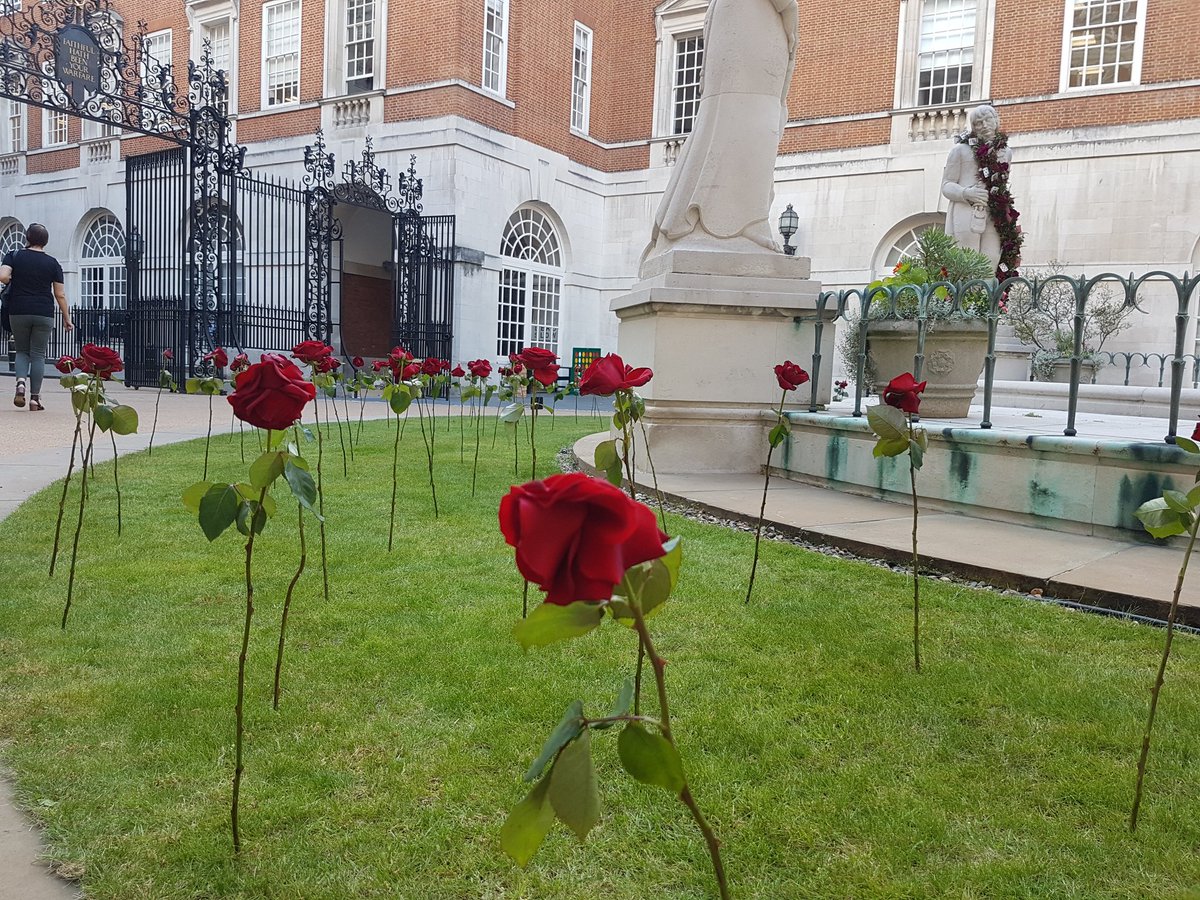 Off to #wonderland with <a href="/Amir_InAnyEvent/">Amir Hussein</a> &amp; <a href="/wilwatts/">Wil Watts</a>  <a href="/BMAHousevenue/">BMA House</a> tonight. Loving the <a href="/freelovegroup/">Freelove Group</a> mini London Eye!