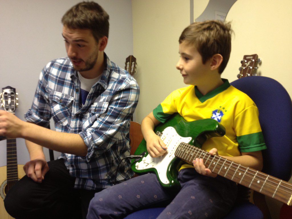 leighmusicangel's tweet image. Learn #Guitar Electric,Acoustic+Bass @DMSMusicSchool #1stLessonFREE 💕🎶 @activemumskids @FamiliesSolihll @balsallcom