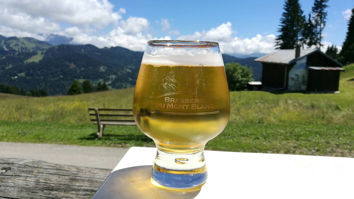 beeryeti's tweet photo. Over looking Mont Blanc with a brew from Brasserie Du Mont Blanc... #Perfect🍻 https://t.co/NVksZFQJrx