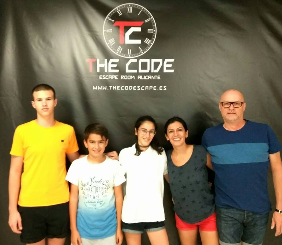 TheCodeEscape's tweet image. LOS SOPRANO, valiente familia de detectives que decidieron pasar la tarde enfrentándose al caso de LA SOSPECHA