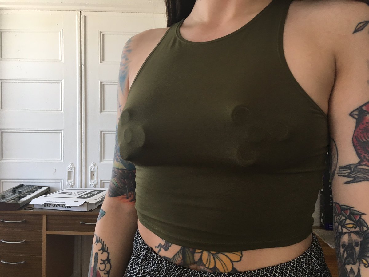 StrengthOfFates's tweet photo. When u see her piercings thru her shirt 😛🔥🙌🏼 https://t.co/v0D8MbxtYA