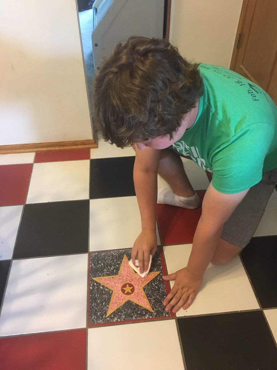 _ASAPBobby's tweet photo. Stopped to clean my star on my kitchen floor. Nothing but respect for MY self. https://t.co/y0V5k7W688