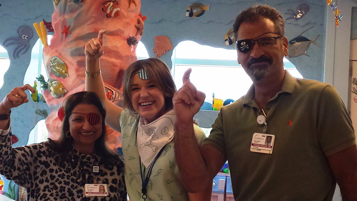 sboston_pr's tweet image. Arrrrgh! Thx @caitlyncaughell  &amp;amp; #FindingNeverland for the pirate fun w/ docs &amp;amp; patients last week at Sinai's Children's Hosp .@LBHealth