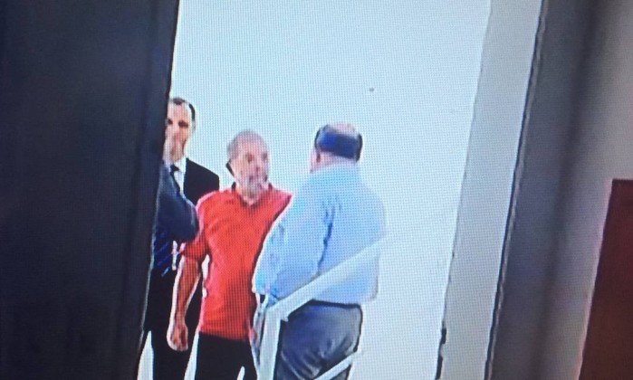 o_antagonista's tweet photo. Sentença do triplex está praticamente pronta > https://t.co/biwmbW7jfX https://t.co/46SyliGIyi