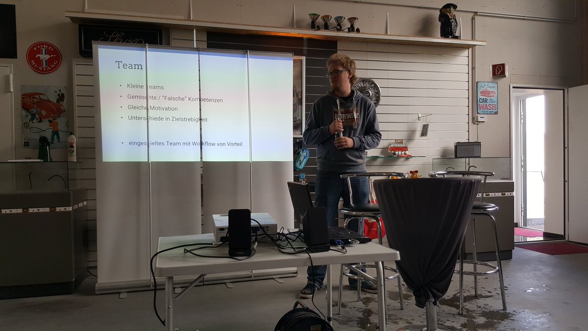 Netzwerkveranstaltung mit Stil - der <a href="/CampMontagFL/">CampMontag Flensburg</a> heute in der #Oldtimer Halle von #Blackbox Classics #Flensburg #Campmontag