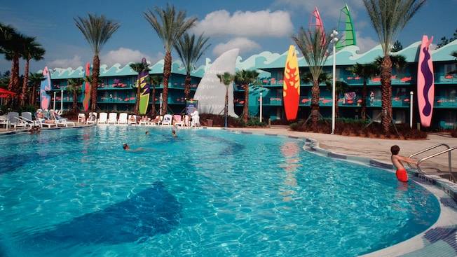 super15viajes's tweet photo. No te olvides tu traje de baño para disfrutar de las piscinas del All star!
Vamos a volver bien bronceadas ✌️😎 #ADisneyConSuperQuince https://t.co/H04SOR0OTq