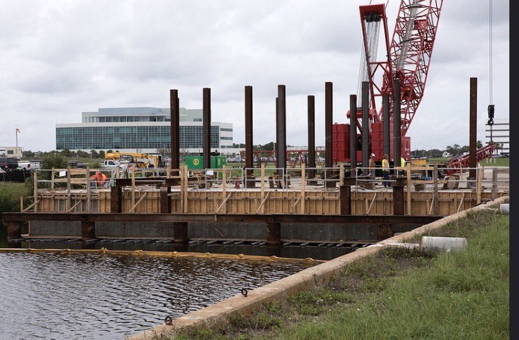 NASAGroundSys's tweet image. #ModificationMonday Modifications are underway at the LC-39 turn basin wharf at @NASAKennedy to prepare for the arrival of the @NASA_SLS