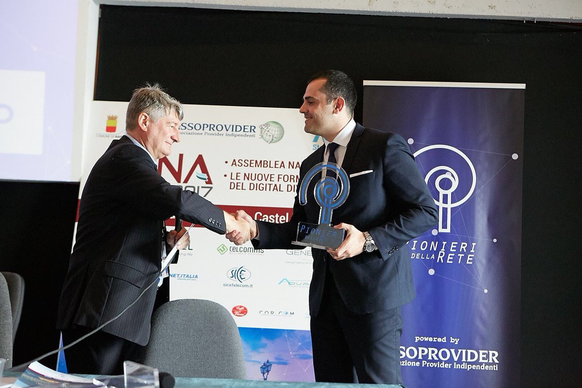 StefanoMancus's tweet photo. (io) Pioniere del futuro 🚀#ai #futuro #assoprovider #axel #ArtificialIntelligence #chatbot #Tecnologia https://t.co/SzcD76Tmet https://t.co/W4xzTOQWOI