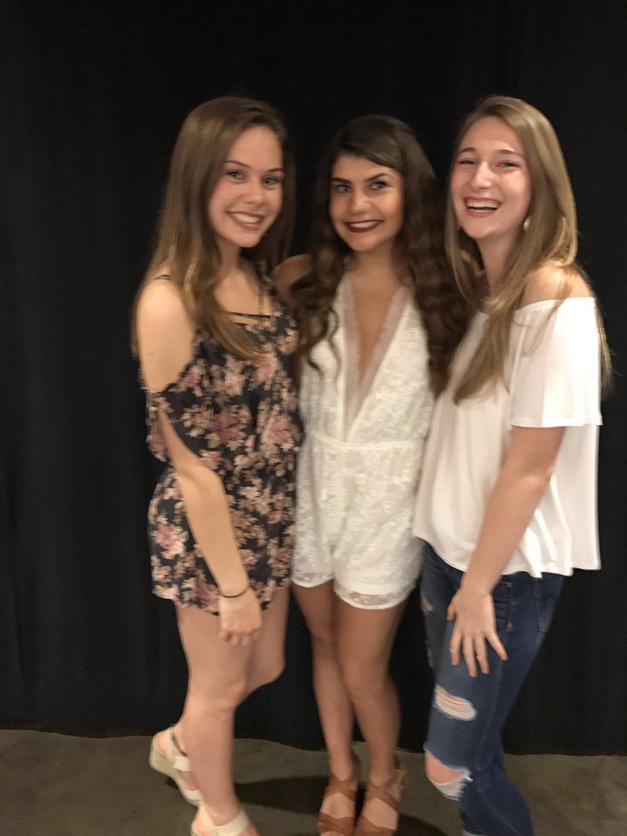 ellie_scha's tweet photo. happy birthday maddi ‼️ enjoy these professional photos of us 😫👌🏼 hope the day is great 💕 https://t.co/4JQl6dH8bu