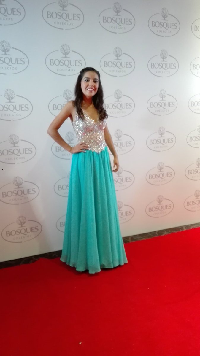 VICPARSO's tweet photo. Felicidades a mi hermosa Blanquis por graduarse de Prepa @colegiosbosques #G2017 un privilegio ser tu papá! 👍👏👏 Adelante con lo que viene 😉 https://t.co/l38c4deeEd