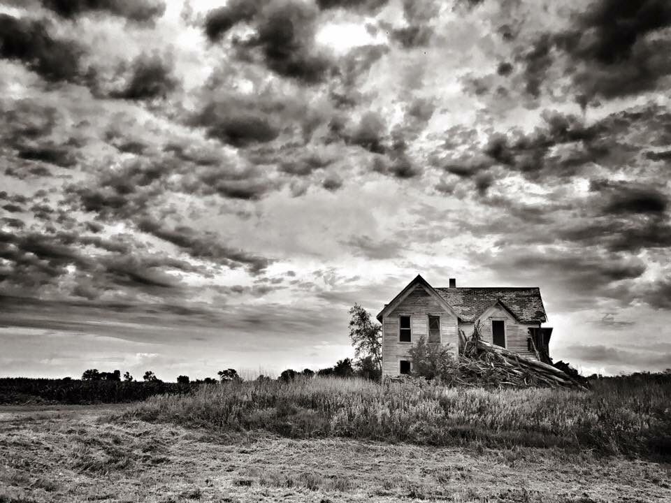 BillFrakes's tweet photo. Treehouse on Hwy 6 just outside Friend, NE.

https://t.co/FeiaLW91i7 #Nebraska #nebraskaproject #farmhouse #blackandwhite https://t.co/plKoUciDJF