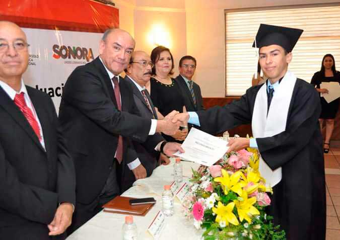 La @UPN262NAVOJOA celebró la graduación de 41 estudiantes de Licenciatura y Maestría ifodes.edu.mx/nota.php?nota=…