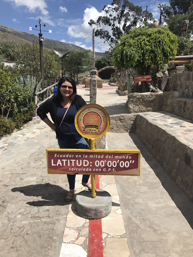 vcarlin1's tweet photo. The center of the earth! #Equator #Ecuador  #MedioDelMundo #TwoHemispheres 🌏🇪🇨 https://t.co/7vxfk7EZH0