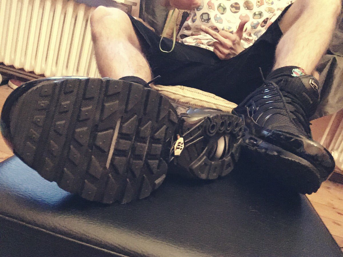 At interagere Eftermæle kølig MYLO💰 on X: "just got home. need a faggot ready to lick my fresh soles 😜  someone needs to reimburse these 160€ shoes 😎 #findom #cashmaster #niketn # nike https://t.co/byqj0th0u5" / X