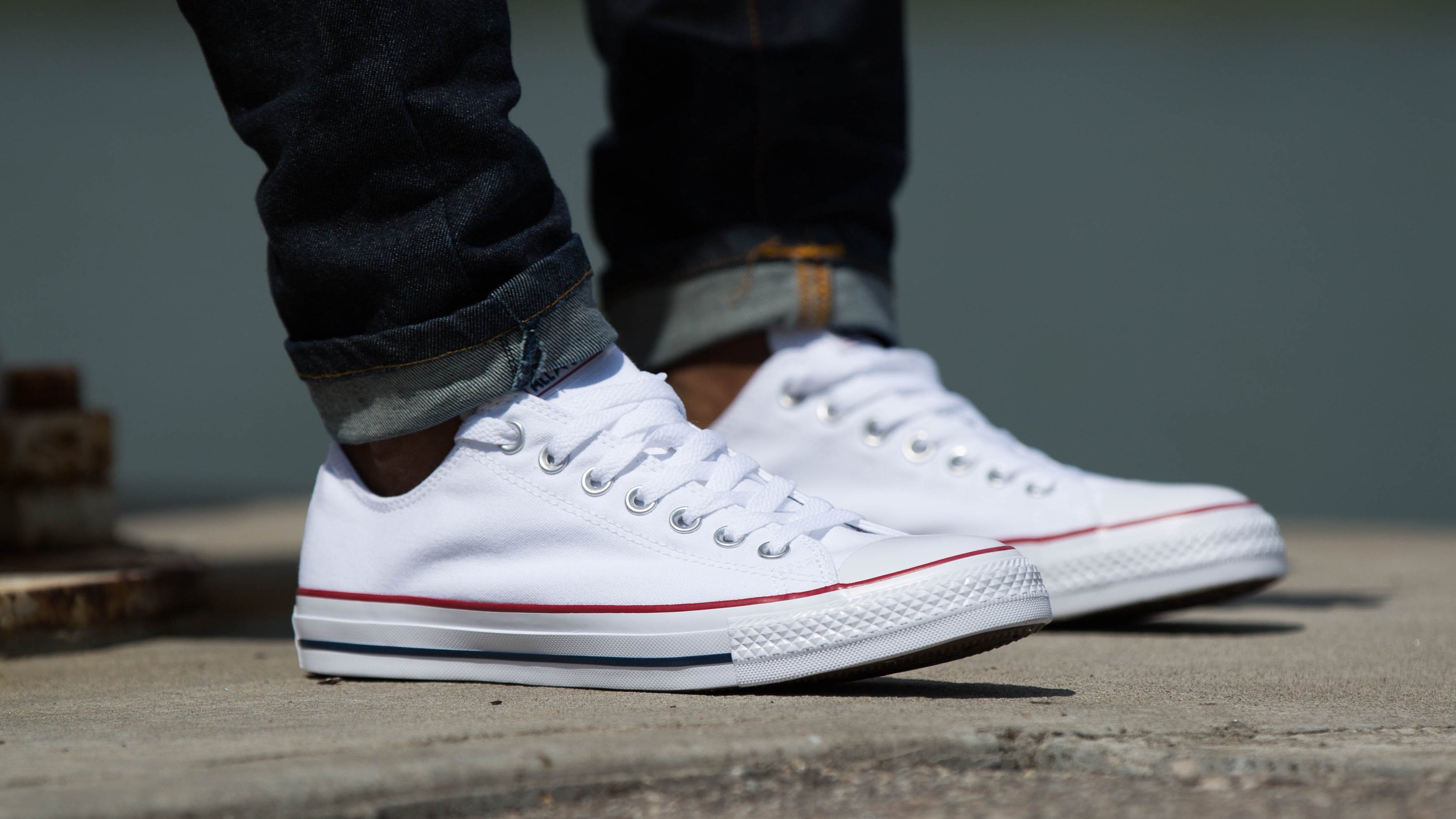 Foot Locker Canada on Twitter: Converse Chuck Taylor All white, available in full family sizing, in select stores &amp; online 👉 https://t.co/ngF475XCG3 #Approved / Twitter