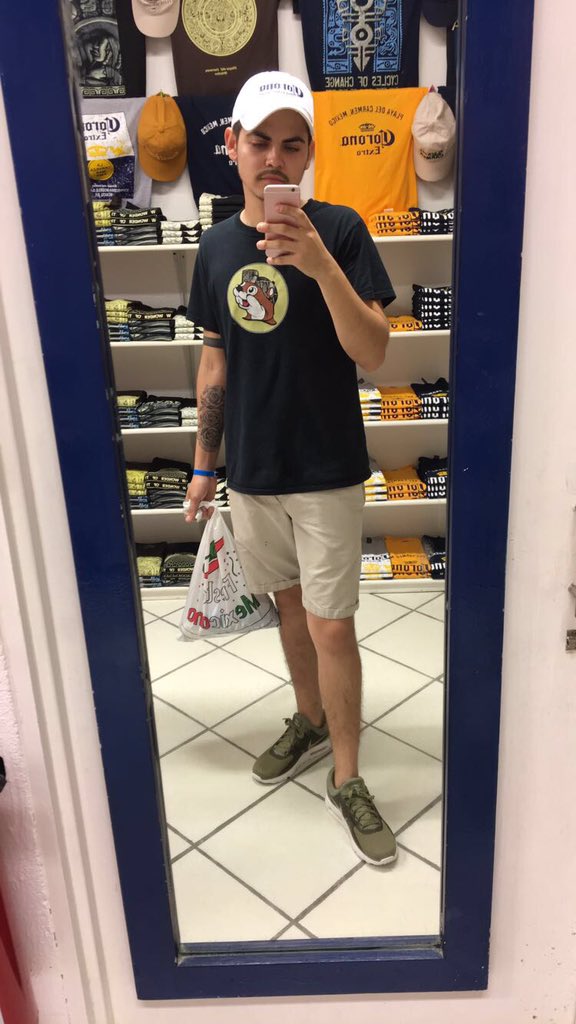 __johvn's tweet photo. Don't have a cool caption for this 🙃 https://t.co/FfIcQe4OZb